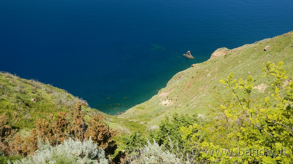 DSCN8797.JPG - Il mare di Lipari